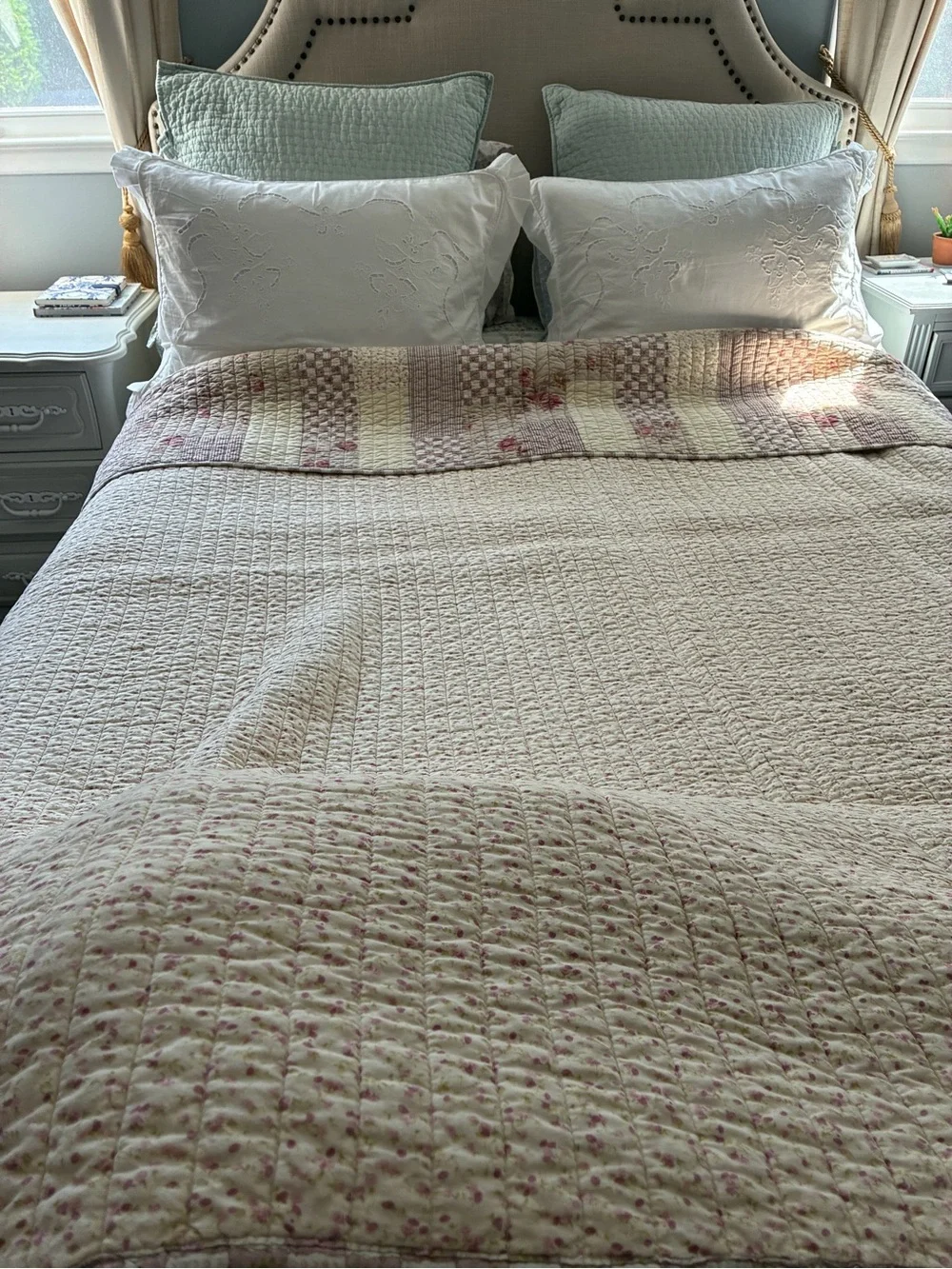 Vintage Floral Cotton Quilt in Cream and Light Pink
